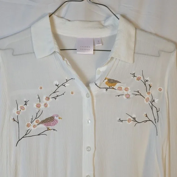 LC Lauren Conrad White Long Sleeve Embroidered Birds Hi-Low Blouse - Picture 2 of 4